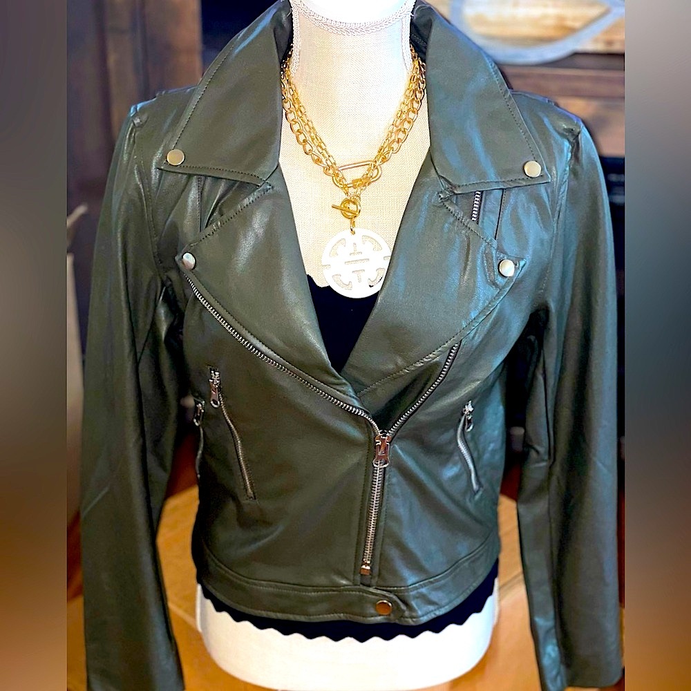 🍒BOGO50%🍒🆕🌿ZENANA: “DARK GREEN” VEGAN LEATHER MOTO JACKET MEDIUM